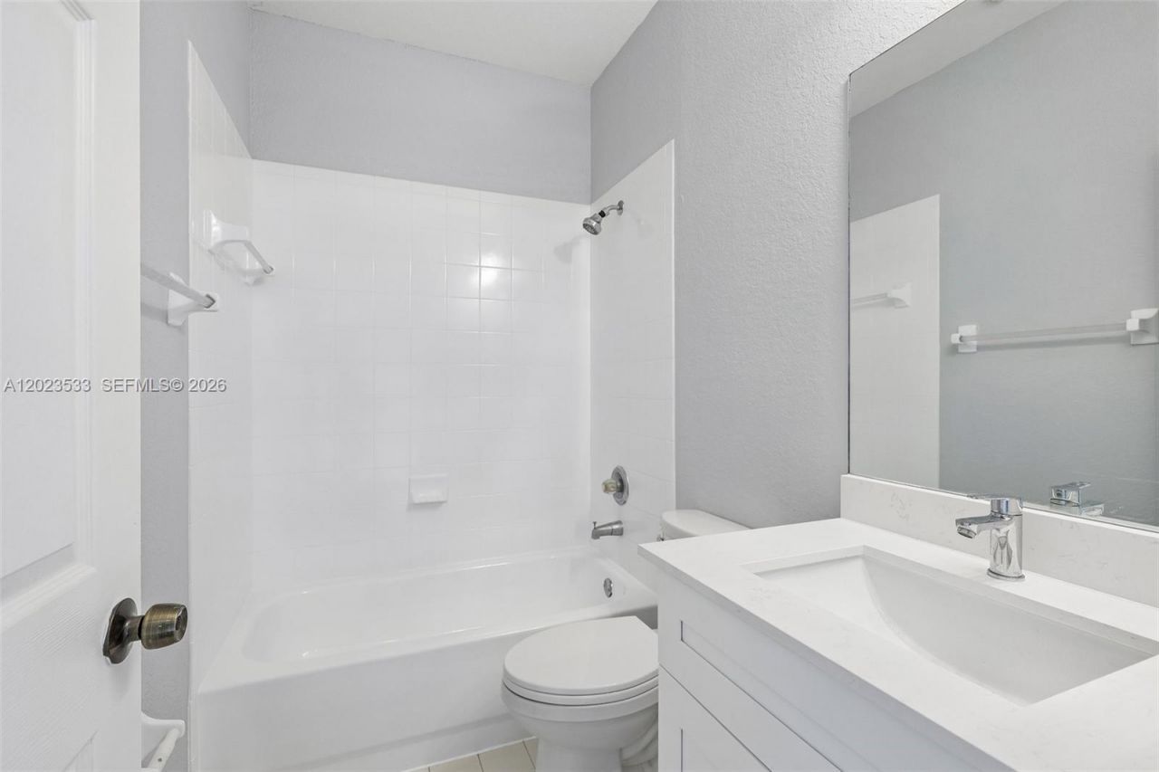 7616 NW 114th Path, Unit 7616, Doral, FL 33178 Photo