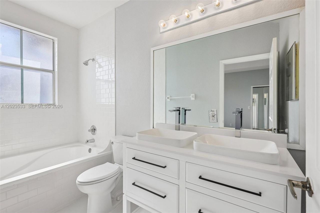 7616 NW 114th Path, Unit 7616, Doral, FL 33178 Photo