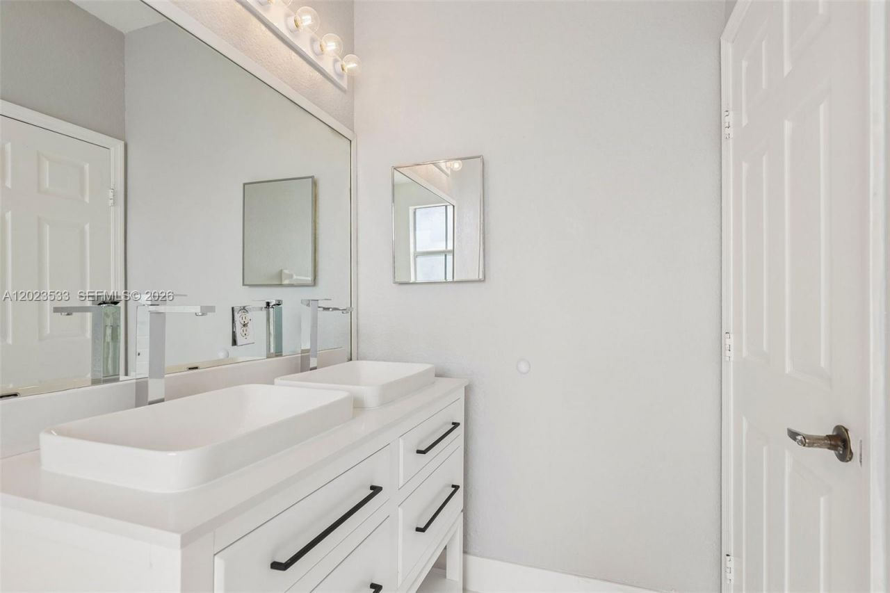 7616 NW 114th Path, Unit 7616, Doral, FL 33178 Photo