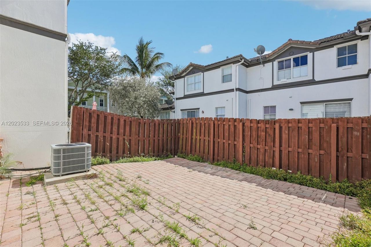 7616 NW 114th Path, Unit 7616, Doral, FL 33178 Photo