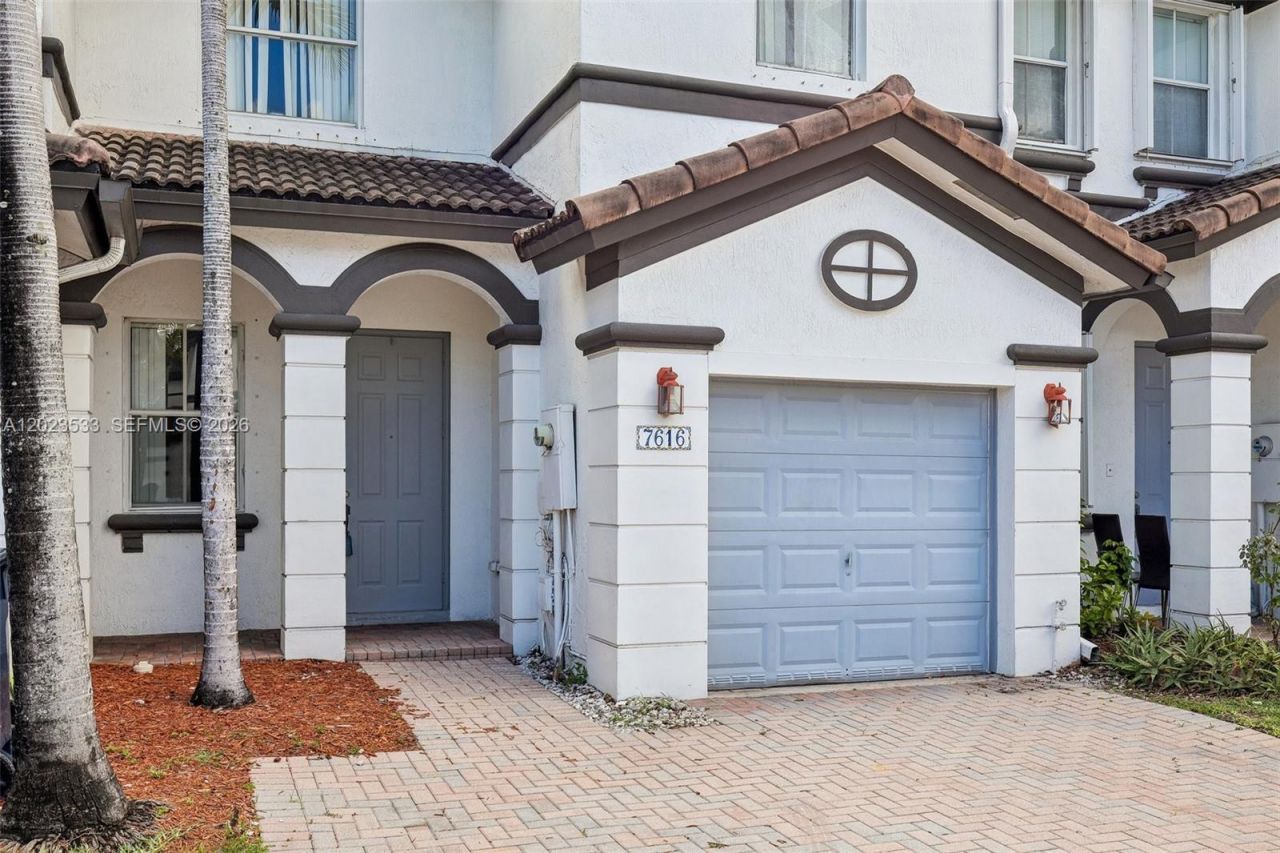 7616 NW 114th Path, Unit 7616, Doral, FL 33178 Photo