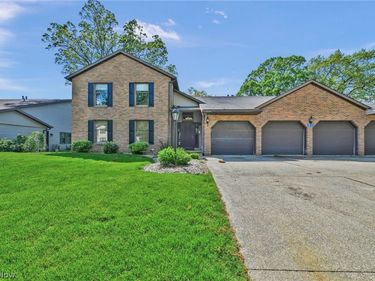 1819 Harbour Circle NW, Canton, OH 44708