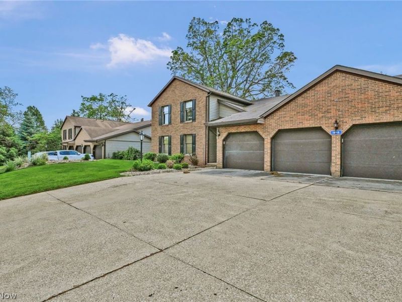 1819 Harbour Circle NW, Canton, OH 44708 Photo 3
