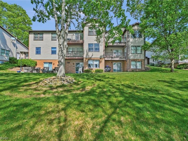 1819 Harbour Circle NW, Canton, OH 44708 Photo 8