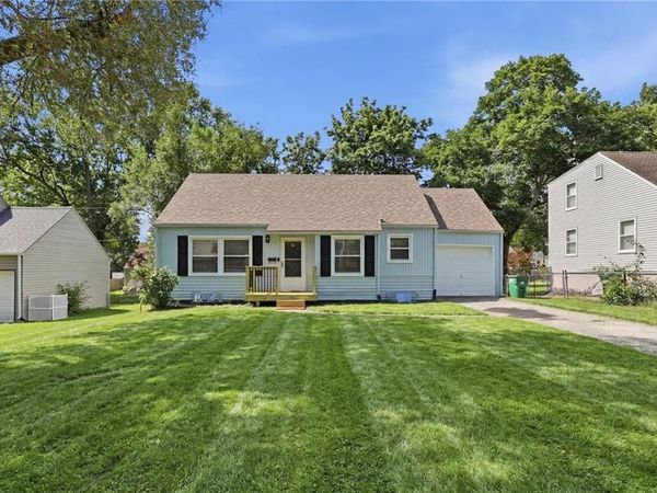 5311 W 50th Terrace, Roeland Park, KS 66205