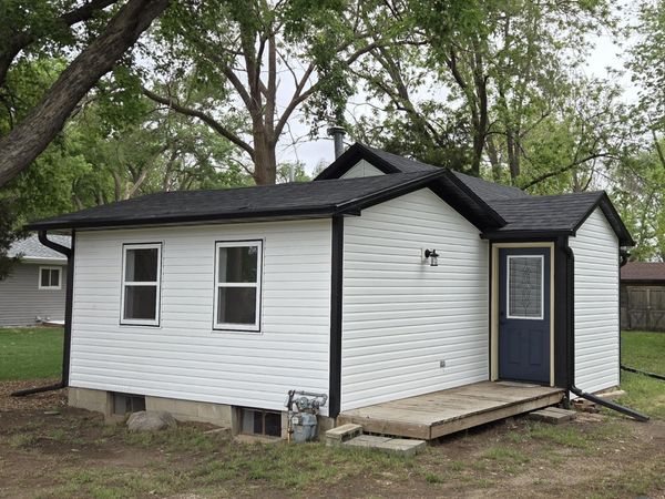 307 1/2 W Pleasant, Elk Point, SD 57025