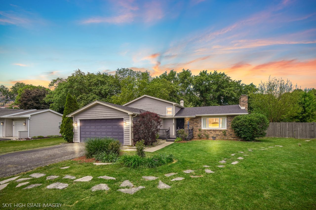 28w516 Leverenz Road, Naperville, IL 60564 Main Photo