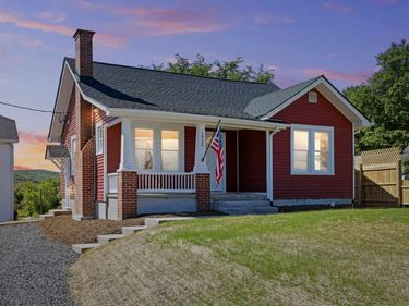 1932 LYNDHURST RD, WAYNESBORO, VA 22980