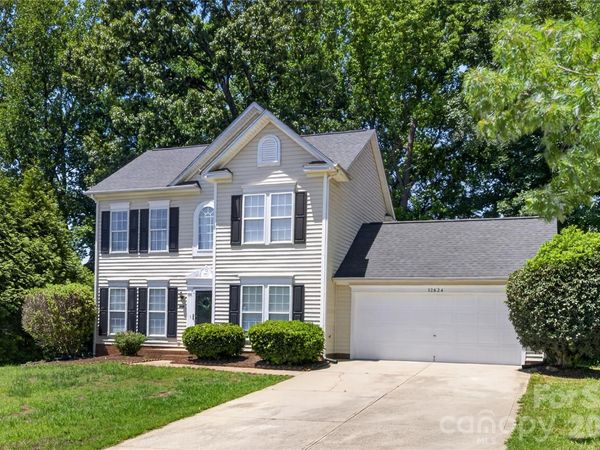12624 Cardinal Woods Drive , Pineville, NC 28134
