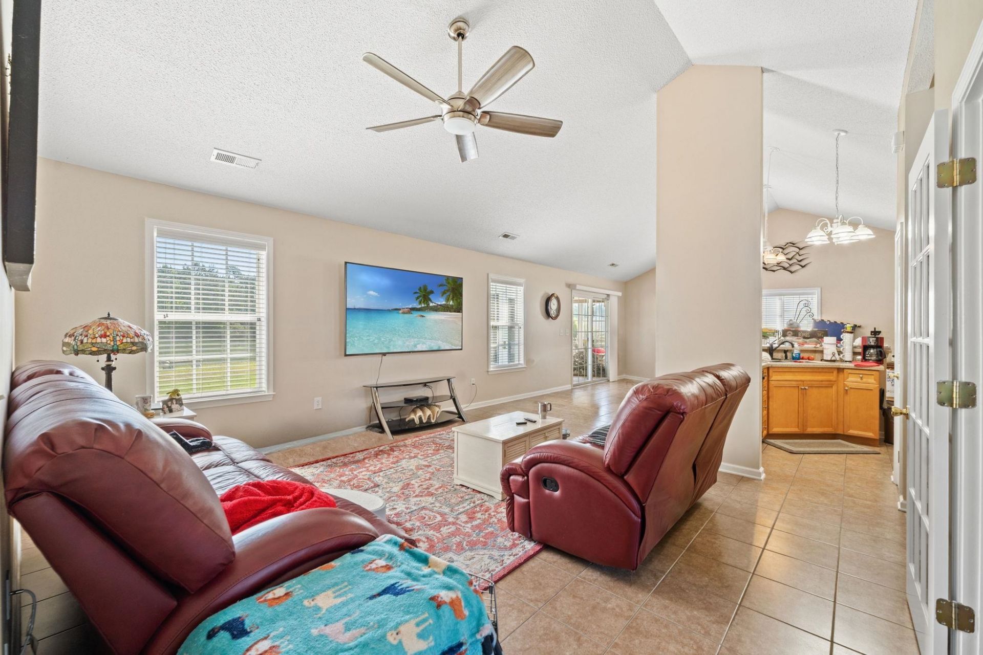 453 Barton Loop Photo 4