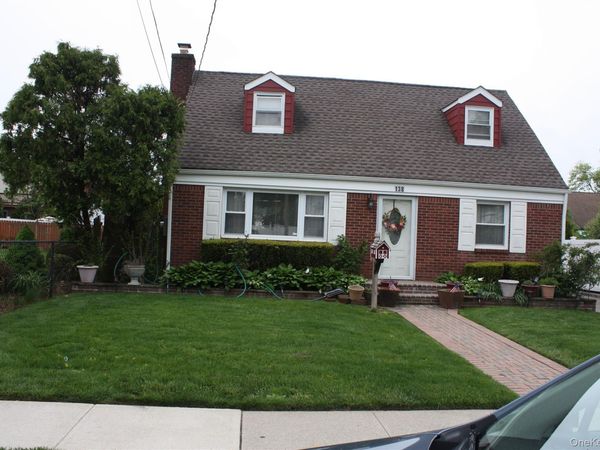 138 Manor Parkway , Uniondale, NY 11553