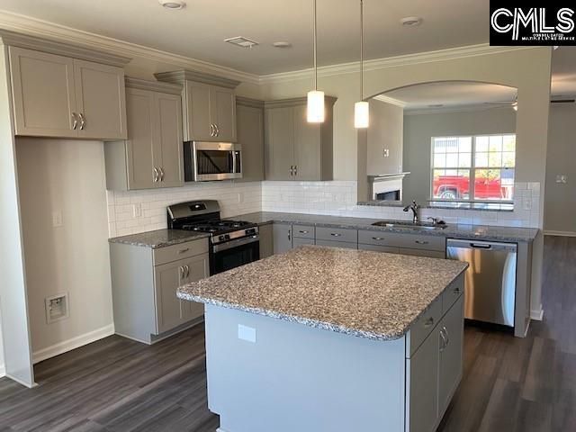 612 Hiawatha Drive  Photo 4