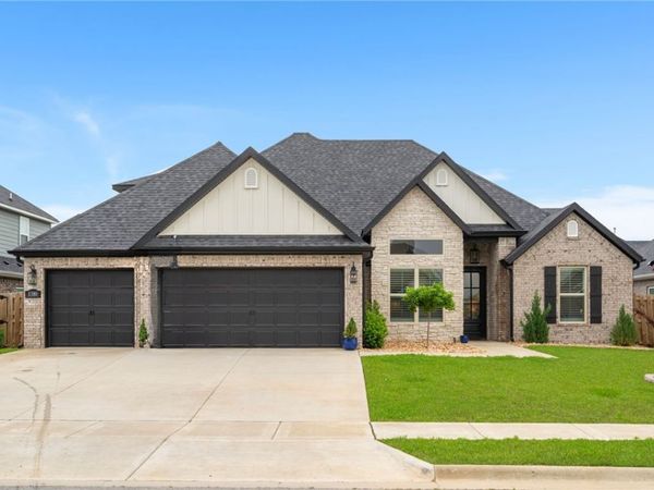 1380 Heart Street , Centerton, AR 72719