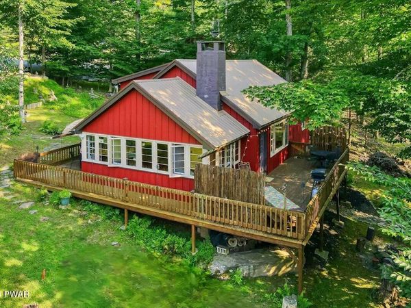 112 Beechwood Cove Road, Greentown, PA 18426