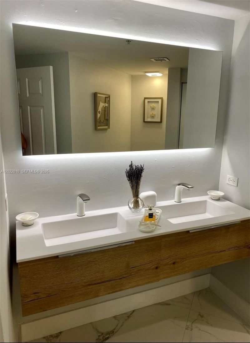 17125 N Bay Rd , Unit 3609, Sunny Isles Beach, FL 33160 Photo