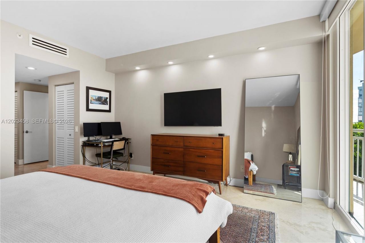 2475 Brickell Ave , Unit 708, Miami, FL 33129 Photo