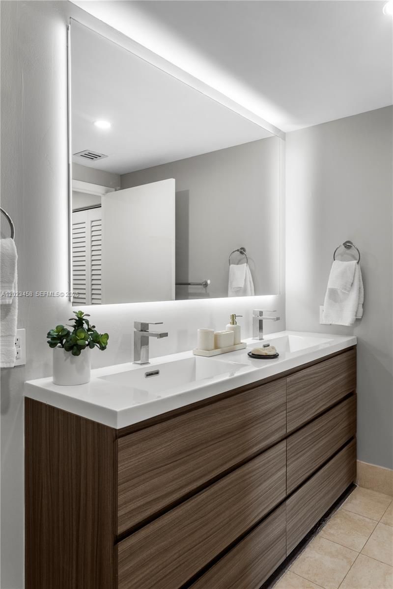 2475 Brickell Ave , Unit 708, Miami, FL 33129 Photo