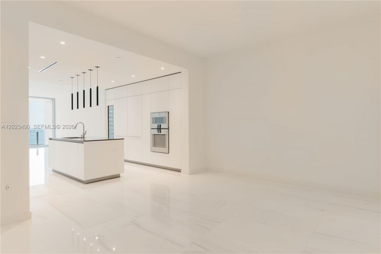 300 Biscayne Blvd Way , Unit 1704, Miami, FL 33131 Photo