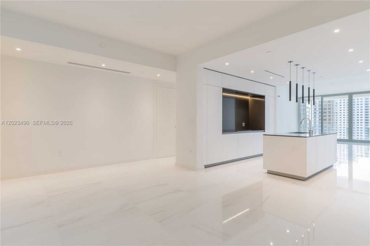 300 Biscayne Blvd Way , Unit 1704, Miami, FL 33131 Photo