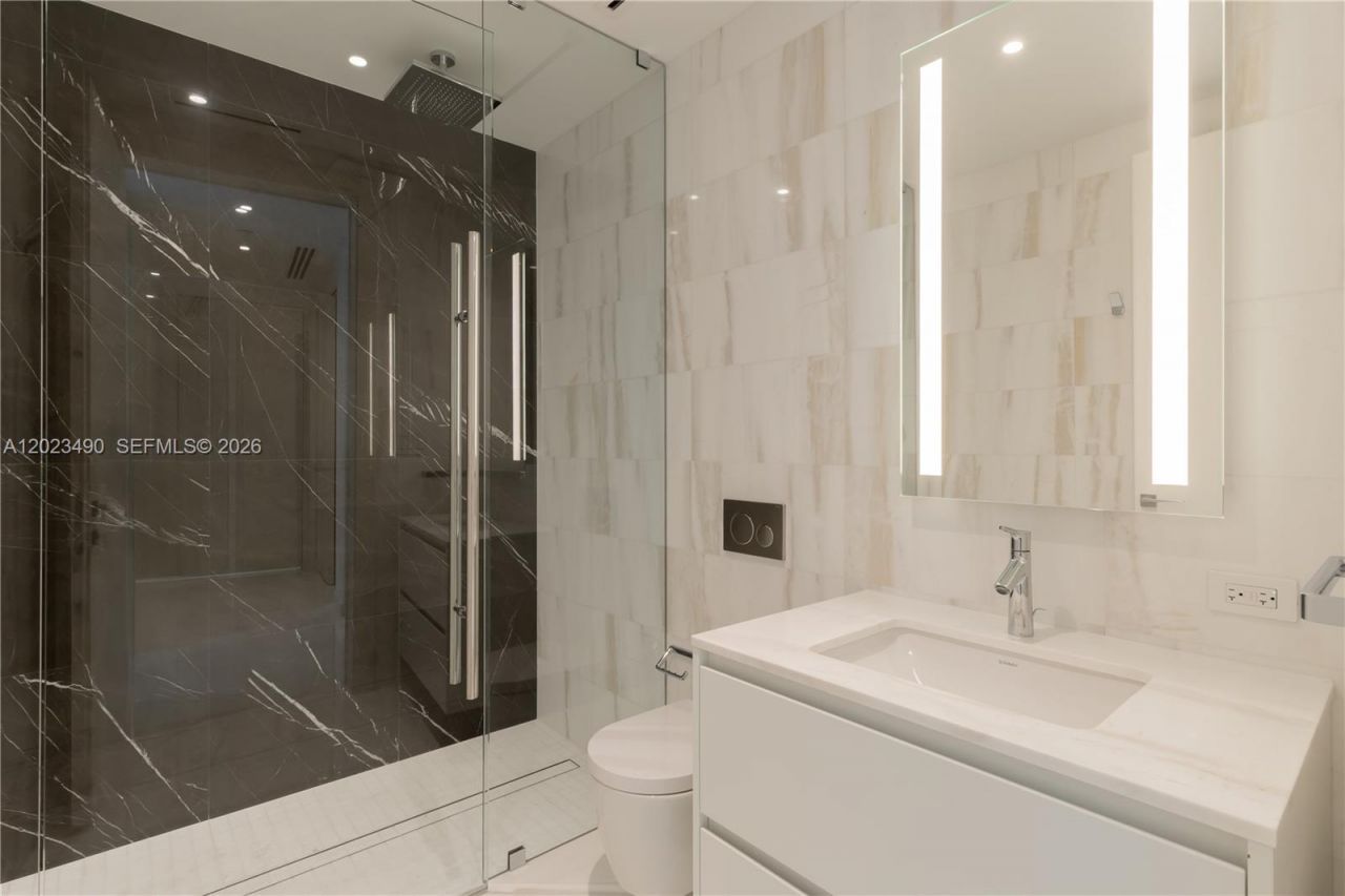 300 Biscayne Blvd Way , Unit 1704, Miami, FL 33131 Photo