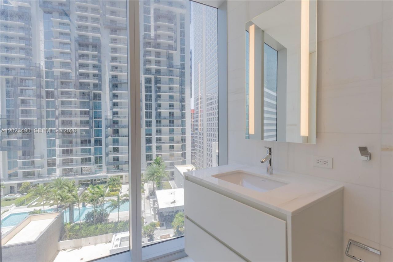 300 Biscayne Blvd Way , Unit 1704, Miami, FL 33131 Photo