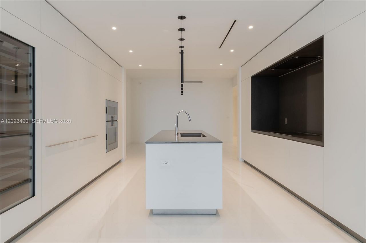 300 Biscayne Blvd Way , Unit 1704, Miami, FL 33131 Photo