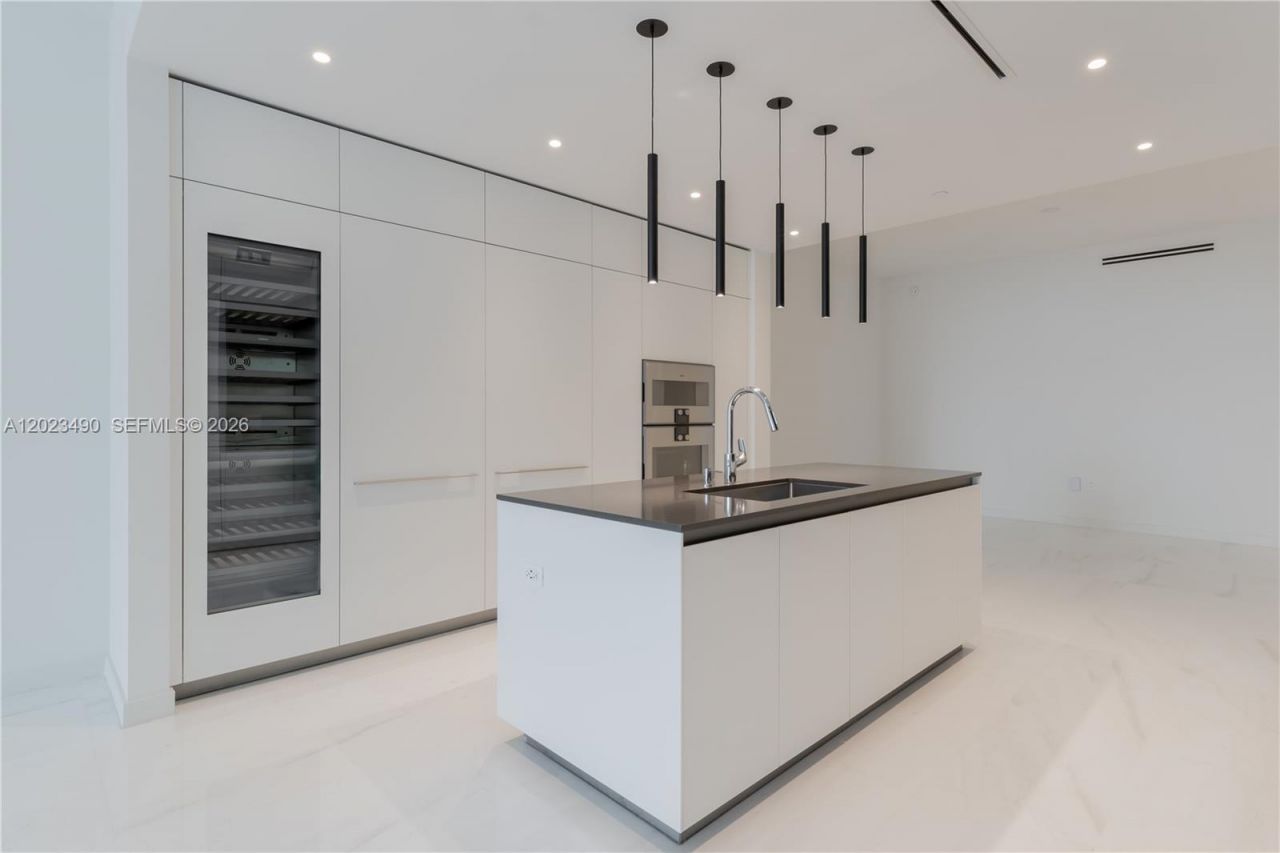 300 Biscayne Blvd Way , Unit 1704, Miami, FL 33131 Photo