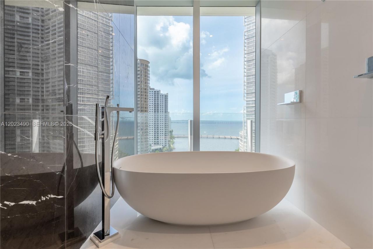 300 Biscayne Blvd Way , Unit 1704, Miami, FL 33131 Photo