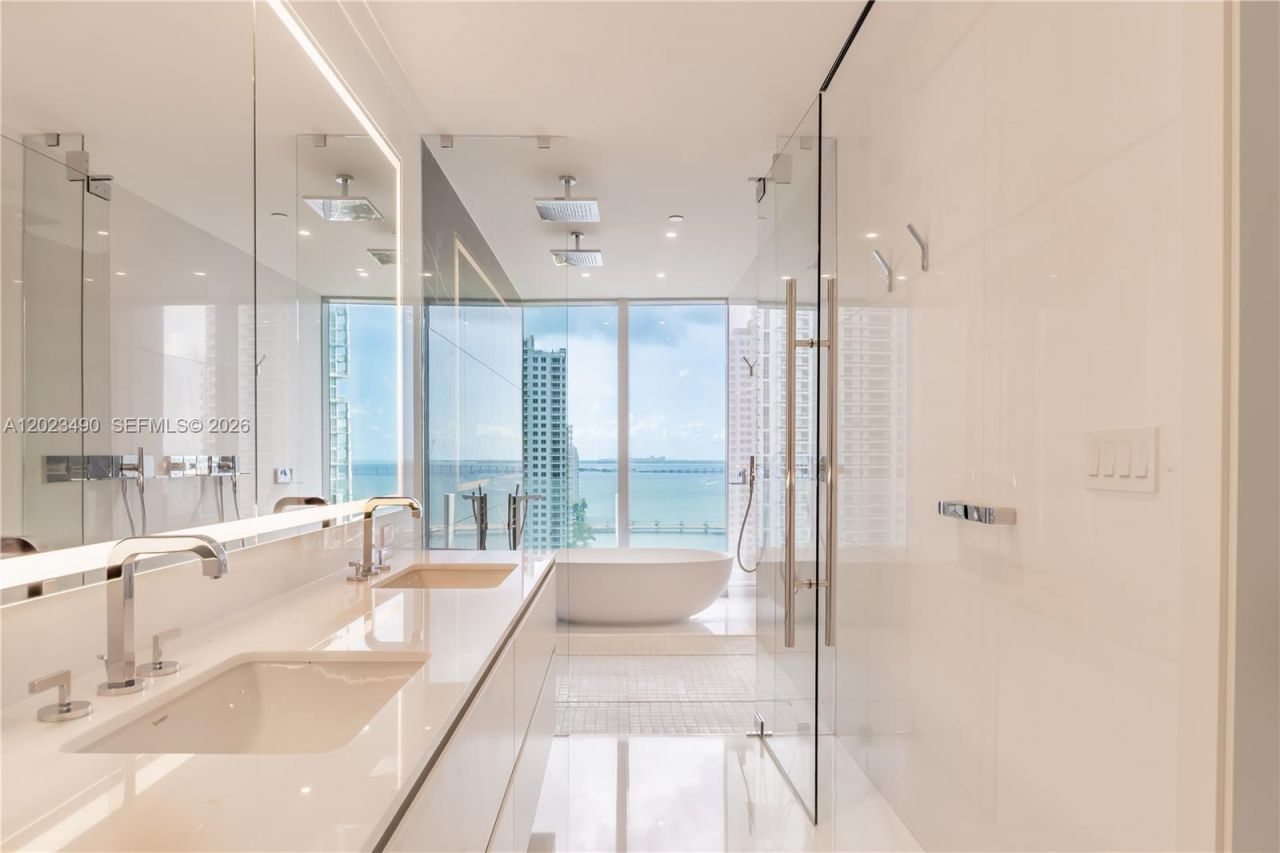 300 Biscayne Blvd Way , Unit 1704, Miami, FL 33131 Photo