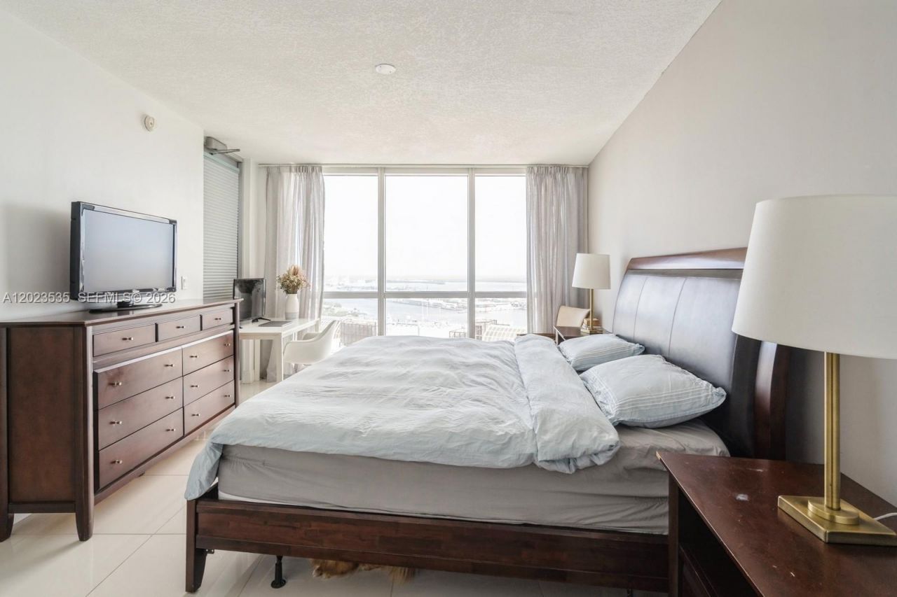 1750 N Bayshore Dr, Unit 4702, Miami, FL 33132 Photo