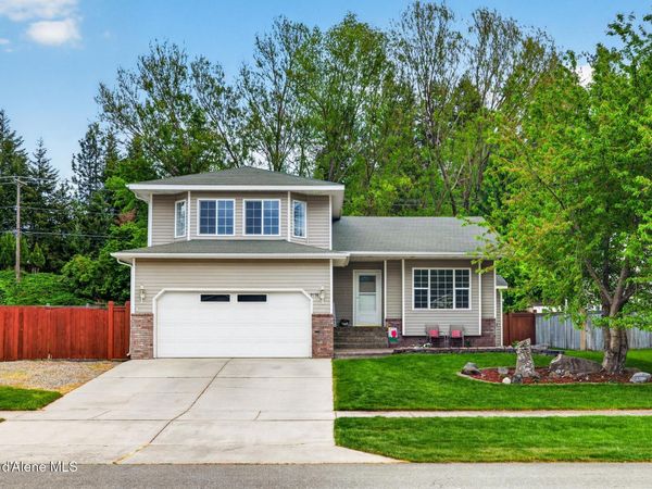 9158 N CASTLE WAY , Hayden, ID 83835