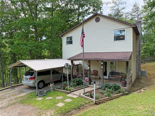 421 Mistletoe Lane, Elkview, WV 25071