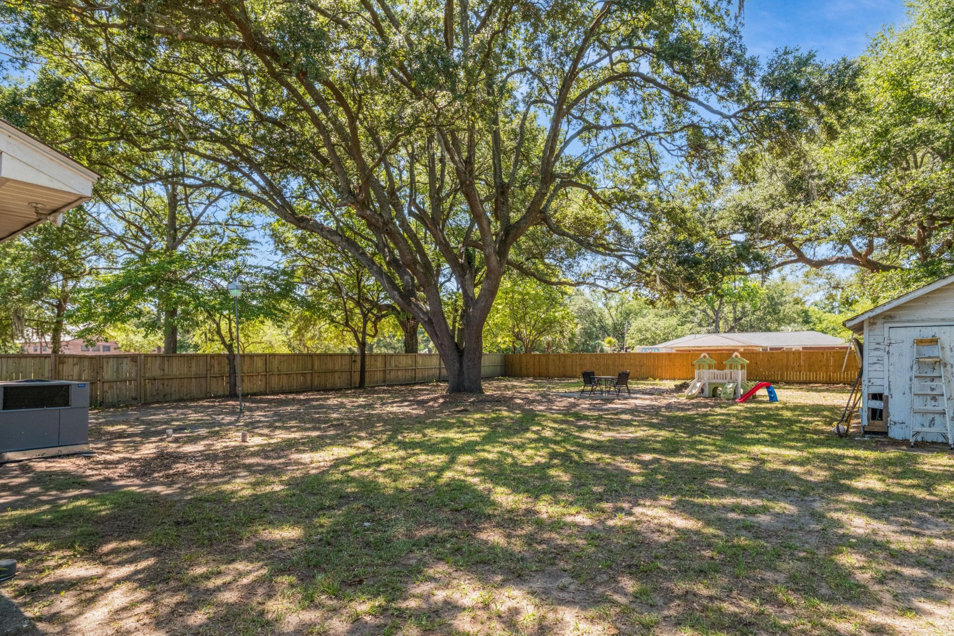 1428 Monitor Street Photo 24