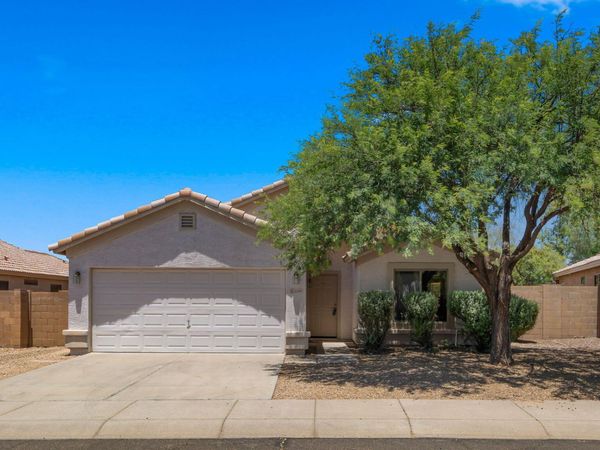 2240 E RUBY Lane, Phoenix, AZ 85024