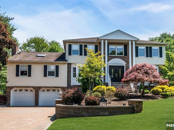 24 Fox Hollow Road, RAMSEY, NJ 07446