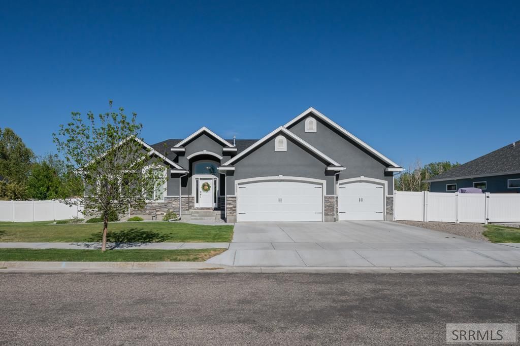 5333 Thatcher Avenue, Idaho Falls, ID 83404 Main Photo