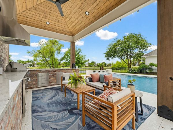 6216 Breeze Point Dr, Gonzales, LA 70737