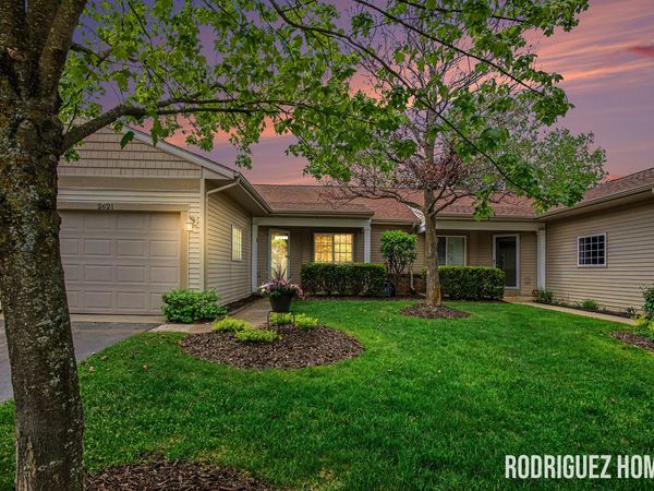 2621 Cascade Place Drive SE, Grand Rapids, MI 49546
