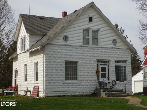 2061 Sunnyside Avenue, Burlington, IA 52601