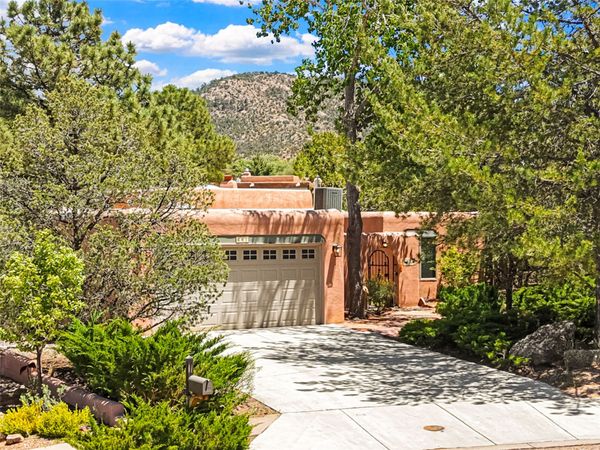 691 Callecita Jicarilla , Santa Fe, NM 87505