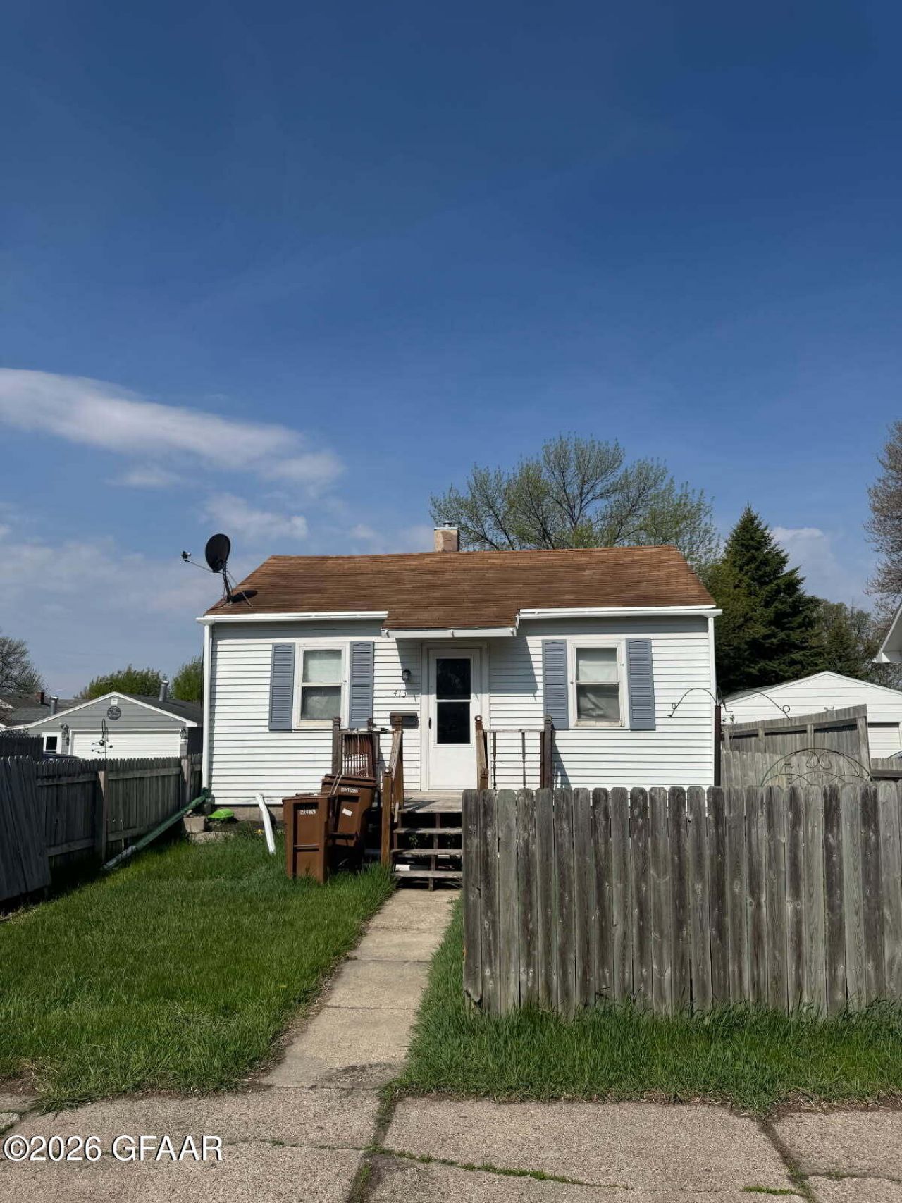 413 4th Avenue Ne, East Grand Forks, MN 56721 Main Photo
