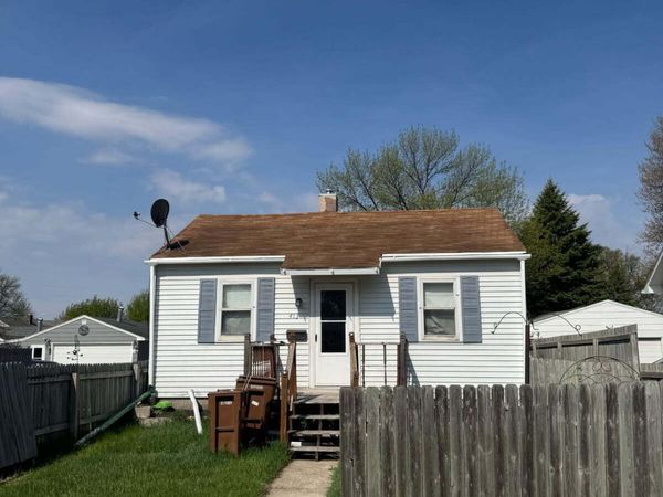 413 4TH Avenue NE, East Grand Forks, MN 56721