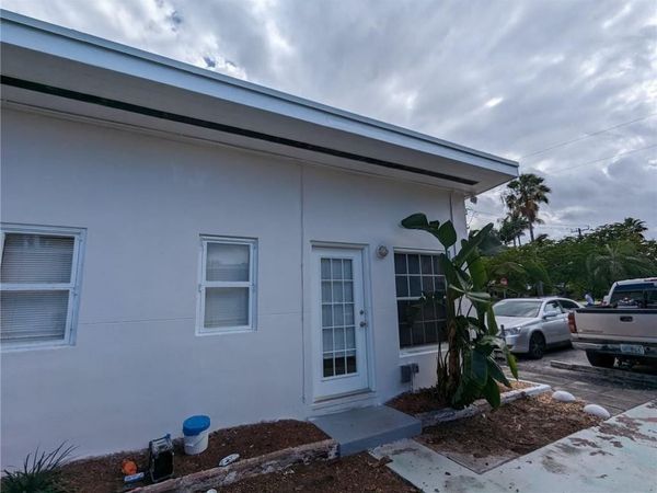 1100 NE 12th Avenue, Unit 9, Fort Lauderdale, FL 33304