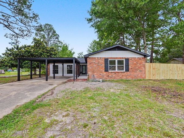 2419 Avenido Del Pinar Street, Gautier, MS 39553