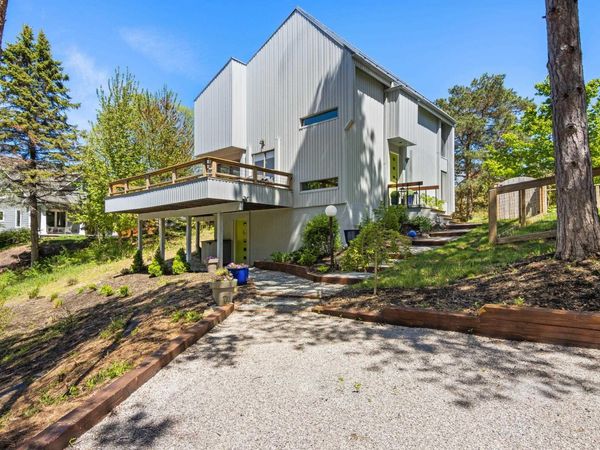 10381 Leelanau Way S, Traverse City, MI 49684