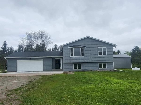 24343 US Highway 169 , Milaca, MN 56353