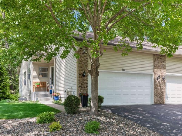913 Oakwood Heights Circle, Eagan, MN 55123