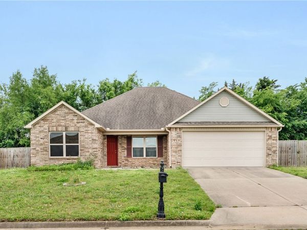 975 Richland Creek Avenue , Elkins, AR 72727
