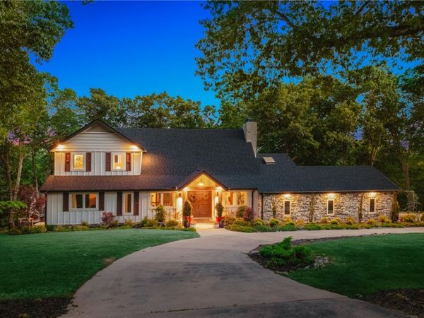 8880 Pageant Drive , Rogers, AR 72756