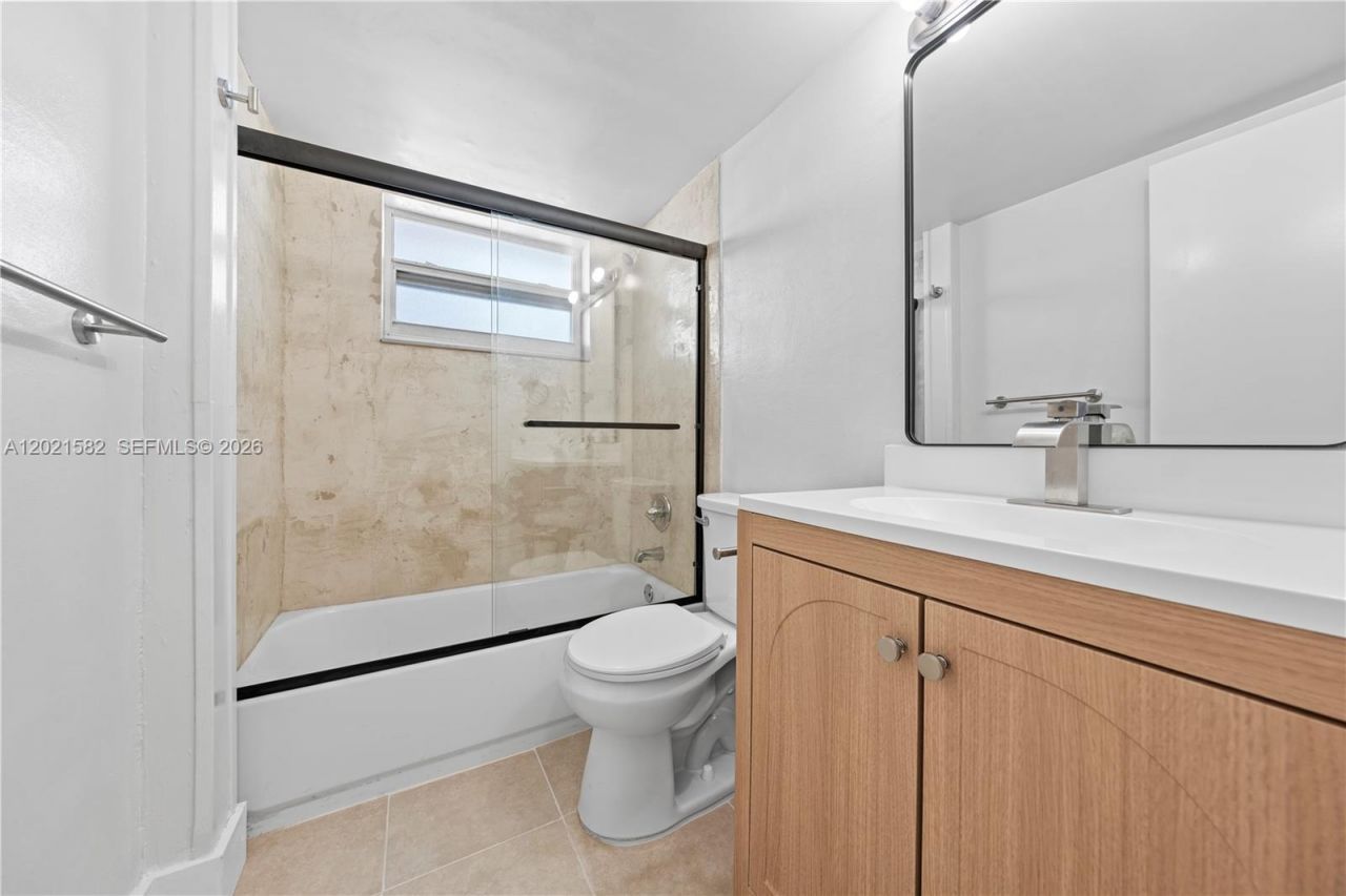 1300 Lincoln Rd, Unit D204, Miami Beach, FL 33139 Photo